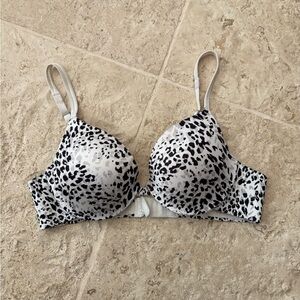Maidenform 34A black and white cheetah print wireless bra